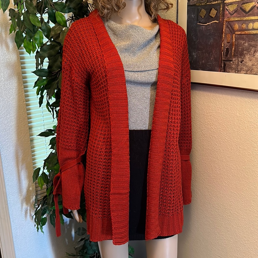 Sweater burnt orange tie accent on sleeves Size med